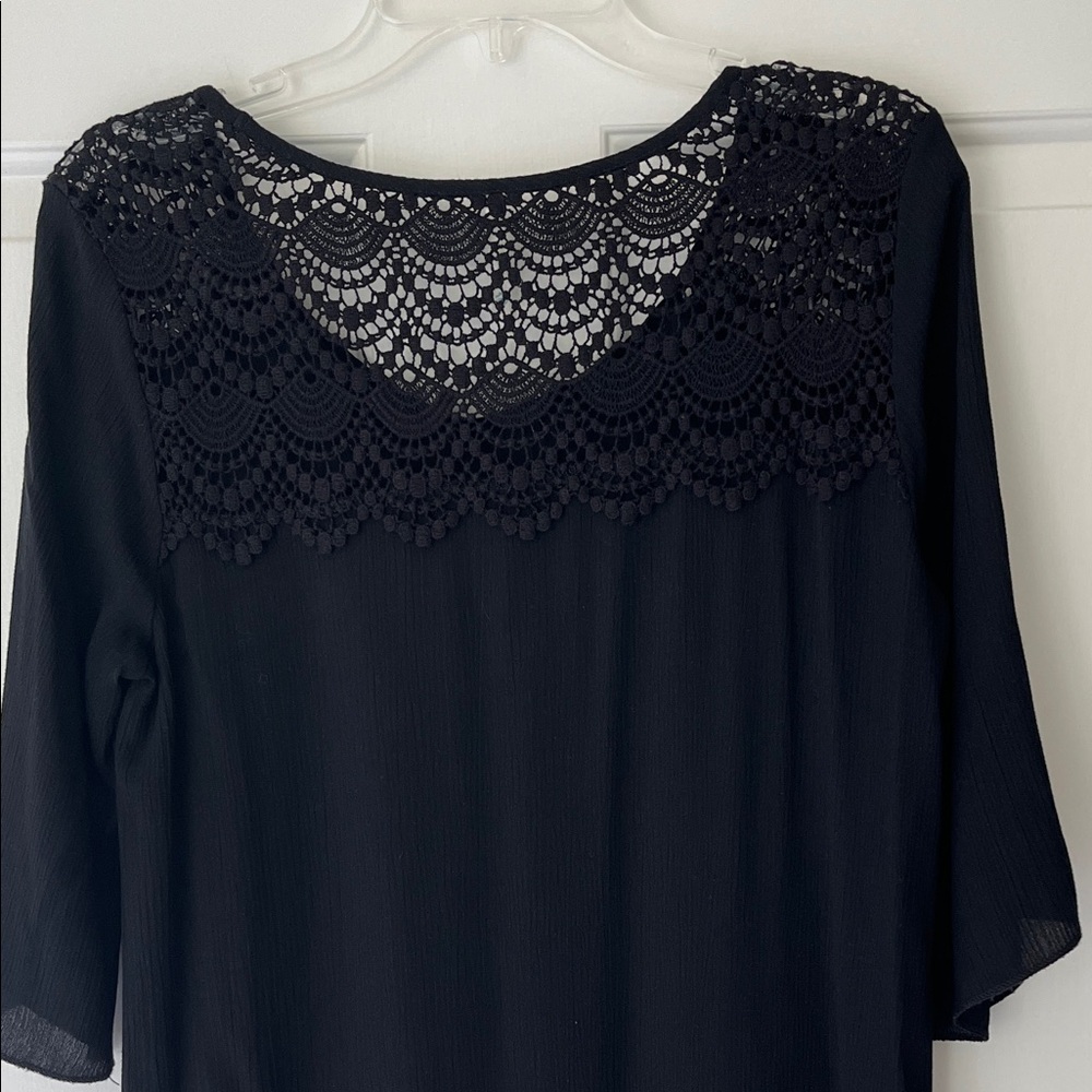 Elegant Black Lace Women's Blouse - Picture 4 of 9